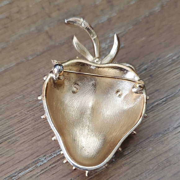 Trifari Gold Tone Strawberry Brooch - Picture 2 of 4